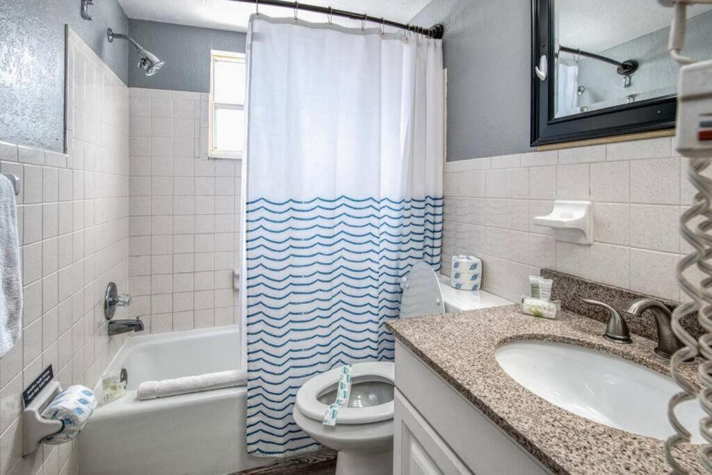 Sunset Beach Suites At Madeira Beach! Pet Friendly With Summer Breezes! - Suite 6 St. Pete Beach Exterior foto